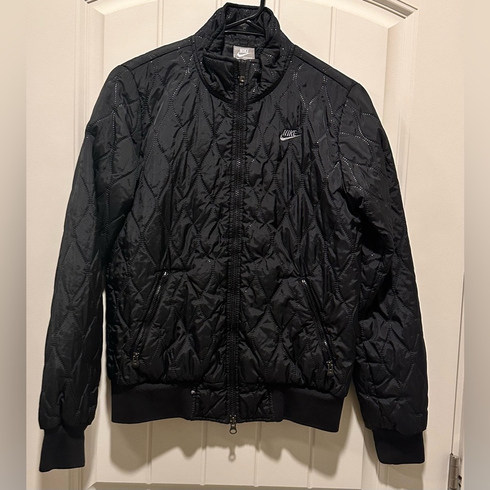 Vintage Nike women’s black puffer bomber